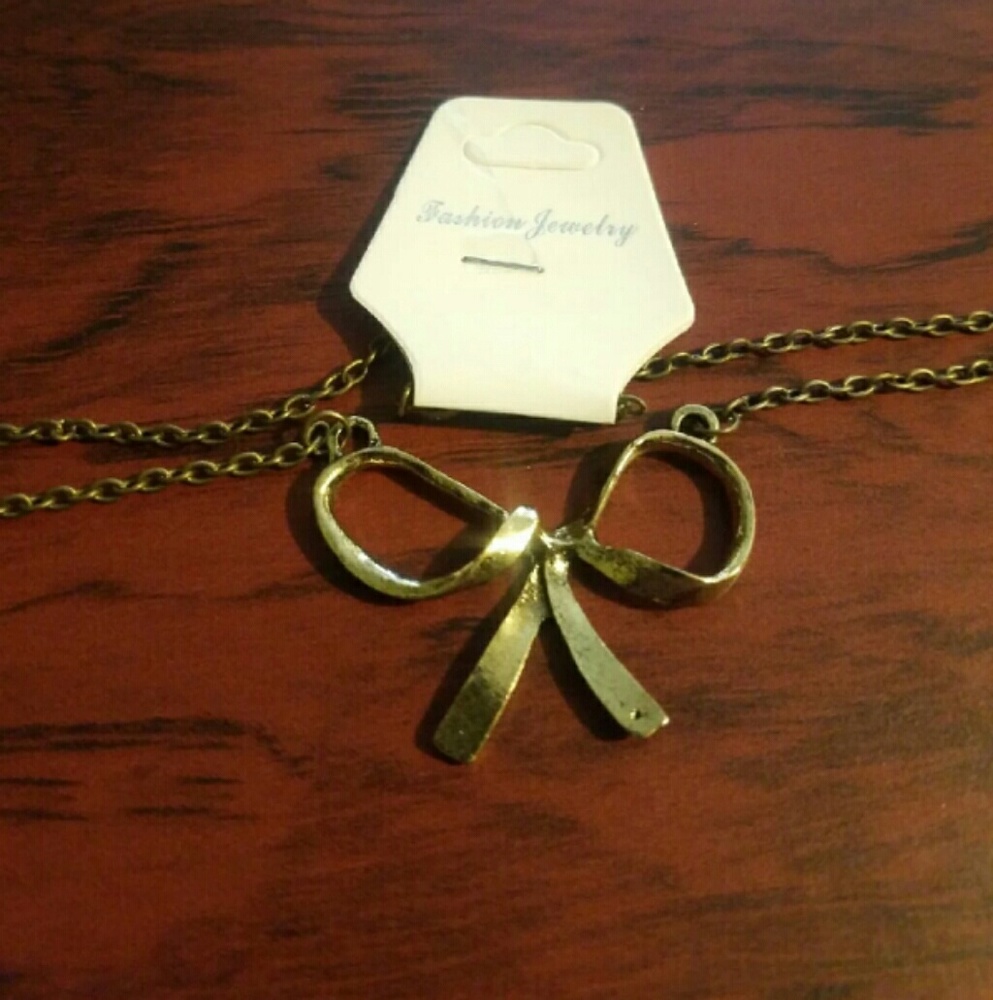 bow necklace